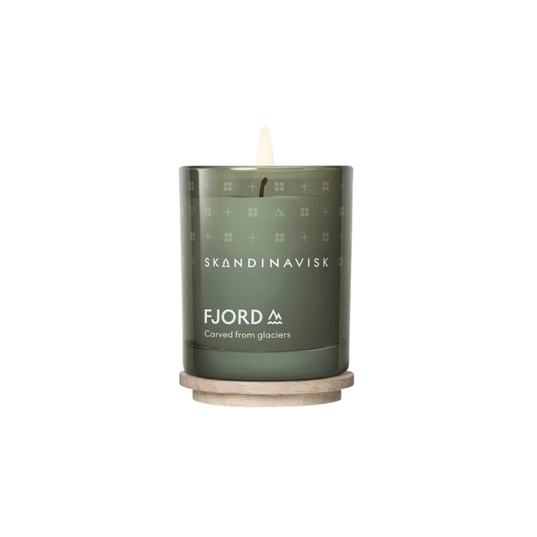 Skandinavisk Fjord scented candle in green glass with wooden base and lit flame